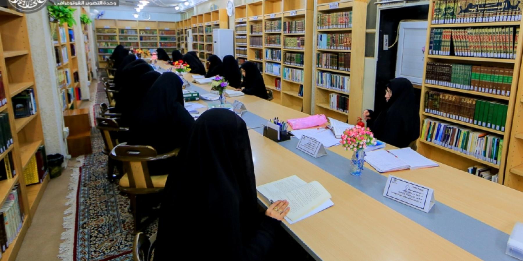 المكتبة النسوية في العتبة العلوية تقدم الخدمات المعلوماتية للمستفيدات من خارجها