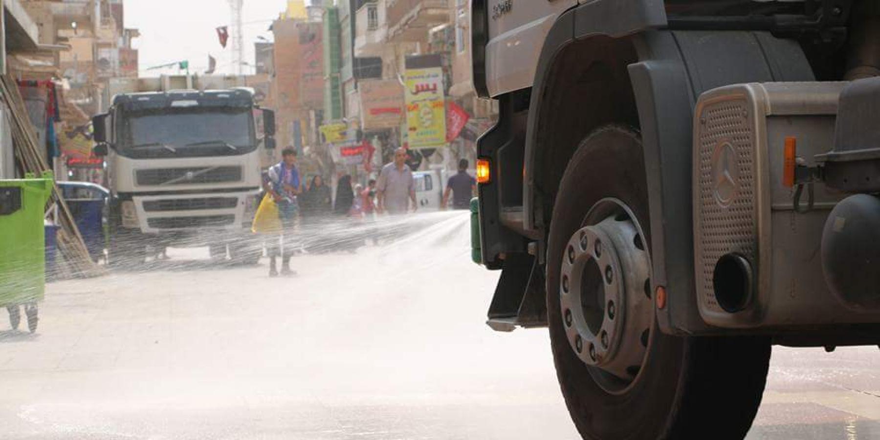 قسم الخدمات الخارجية في العتبة العلوية يقوم بحملة لغسل و تنظيف  الشوارع المؤدية الى المرقد الشريف